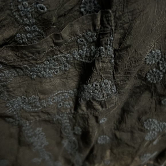 Johnny Was beautifully embroidered topper with two small pockets, cause why not? - Picture 5 of 8